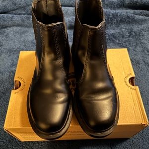 Women’s Dr Martens Chelsea 2976 Mono Smooth Chelsea boots